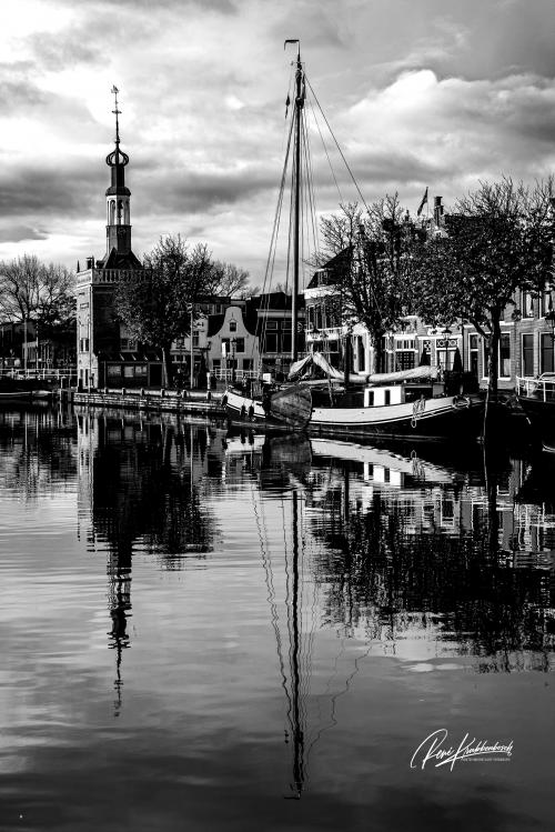 Wanddecoratie: Zicht op de Accijnstoren van Alkmaar [40x60 cm]  op aluminium - Levertijd 1- 2 weken!!